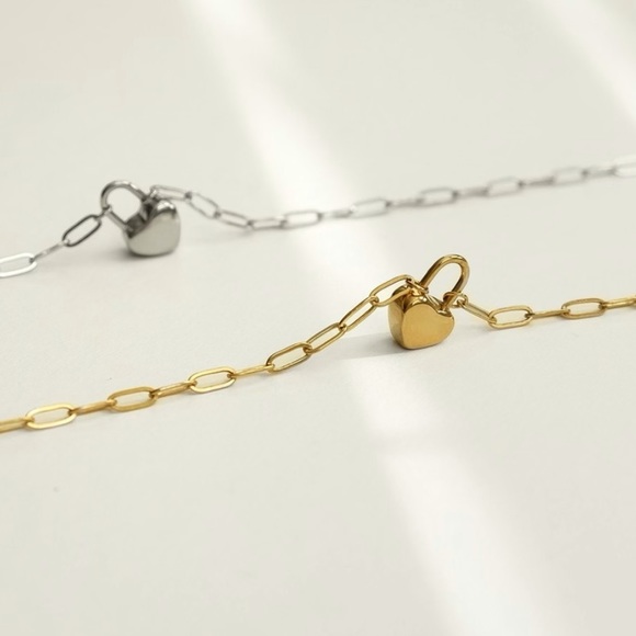 Heart Lock Link Chain Necklace | Gold Plated Stainless Steel - Picture 4 of 5